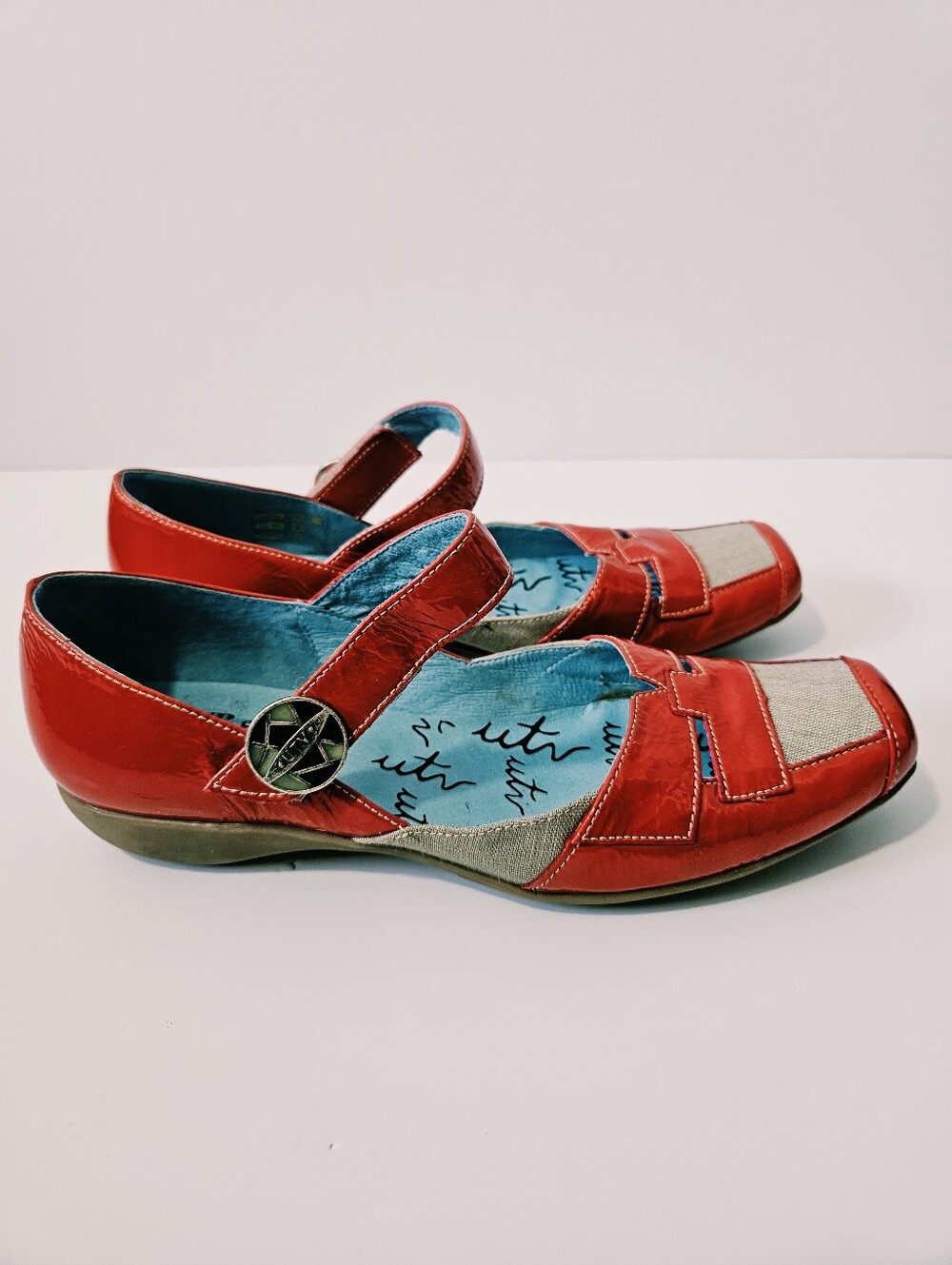 Un Tour En Ville Mary Jane Flats Size 38 US 7.5 Red Leather Shoes EUC